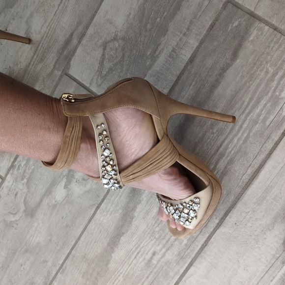 Jimmy Choo 124Kani Strappy Crystal shoes. Worn only 1x. 8 Comes w/ original box. - Picture 10 of 12